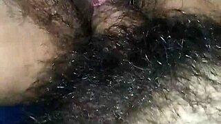 Makka requests penetration of her hairy pussy in homemade video