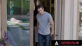 Handyman catches customer masturbating and gives blowjob deepthroat