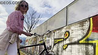 Miss Daisy Diamond împărtășește aventurile pe bicicletă în vlog outdoor