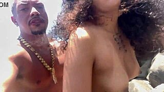 Novinha De 18 Anos Casada Perde O Celular E Vazam Vídeos Transando Na Praia Do Recreio