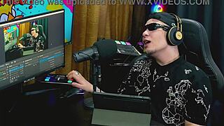 a branquinha da viamms ficou de quatro na mesa, calcinha pequena mostrando tudo, quer ver?