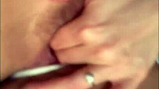 Hot Latina masturbates with dildo!