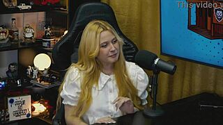 a branquinha da viamms ficou de quatro na mesa, calcinha pequena mostrando tudo, quer ver?