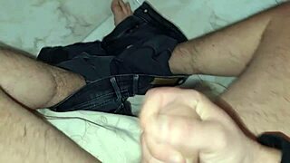 Ansima E Si Struscia Sullosgabello Spogliandosi Lentamente Fino A Sborrare Fortissimo - Cazzo Grosso Italiano