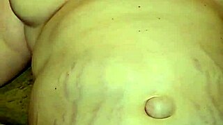 This hot thick milf loves foot fucking