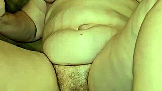 This hot thick milf loves foot fucking