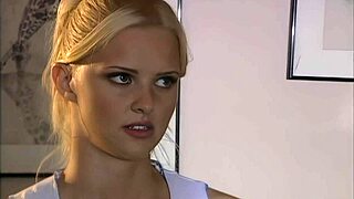 Je suis obsédé par lécher la chatte rasée de Hannah Harper