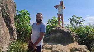 Casal Mattos和Priscila Belini在香蕉船游玩后和救生员做爱