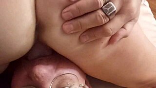 i'm licking my mature wife's cunt in this home video