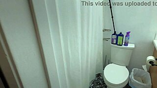 Candy Cruise Sucks Penis In Bathtub