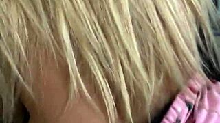 o padrasto pervertido interrupts his stepdaughter to use her sex toy!