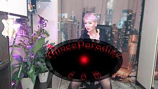 Hot mature milf AimeeParadise sucking a strong big cock! 🔥