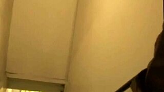 Que rica se ve mi alumnita con sus shorts de la escuela me pide que la apruebe pero primero me la follo para que se gane su nota