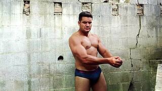 Wow, Yuri Gaúcho, the bodybuilder, gets super horny with a massive cumload!