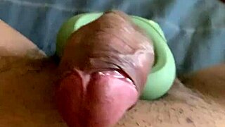 me masturbo y me corro con un juguete sexual, moaning softly