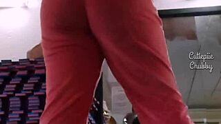 BBW Ebony Shows Off Big Ass During Intense Gym Squats for Voyeurs