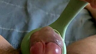 me masturbo y me corro con un juguete sexual, moaning softly
