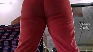 BBW Ebony Shows Off Big Ass During Intense Gym Squats for Voyeurs