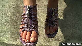 Sucking babe's toes with raw footjob passion