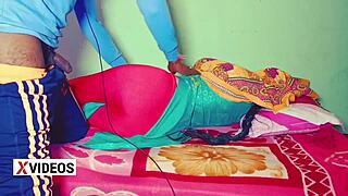 जब वह अकेली सो रही थी तो सौतेले देवर ने उसकी भाभी की चुदाई की 😏