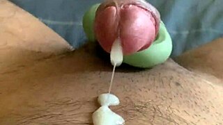 me masturbo y me corro con un juguete sexual, moaning softly