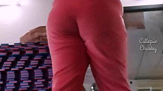 BBW Ebony Shows Off Big Ass During Intense Gym Squats for Voyeurs