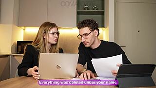 巨乳秘書が寝室で友達の巨根に仕事で苦戦