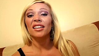 uhh milf with huge tits gets me goin