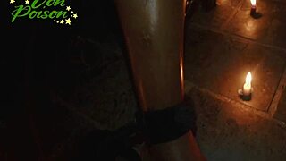 Duas vadias fetichistas punem o gringo infiel with flashing bdsm group and natural tits 😈