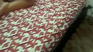 sexo real con mi vecina la lesbiana llega a mi casa y me folla bien rico pt1