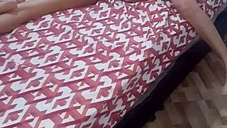 sexo real con mi vecina la lesbiana llega a mi casa y me folla bien rico pt1