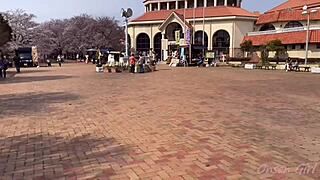 Sakura ve Nacchi sıcak Japon kaplıcalarında buharlı güzellik eylemiyle