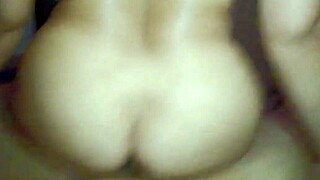 sexo anal sem camisinha e lubrificante ela gosta de sentir o pau entrando e rasgando ela toda fudeu gostoso cavalgando de costas morena amadora brasil anal cowgirl pov