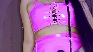 18 year old beauty masturbates just for your eyes