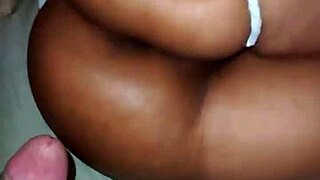 wow, this fat ebony babe takes anal so deliciously 😍