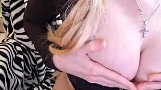 mistress elza kom dominates her slave with orgasm