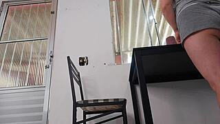 enteada senta no meu colo com sua bunda perfeita para tomar cafe