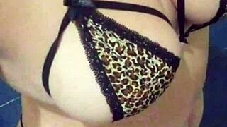 Mi madrastra se pone caliente por chat in public web session