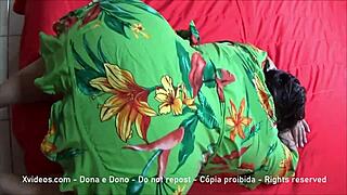 minha esposa submissa showing off her huge fat ass