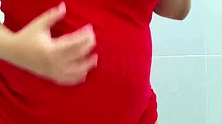 i feel so sexy and horny with my pregnant belly, wanna touch? 😘