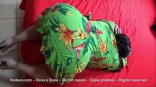 minha esposa submissa showing off her huge fat ass