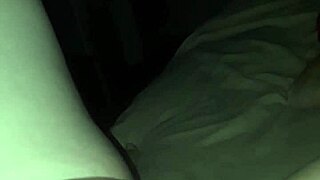 मेरी चूत हिलाते देख कैसा लग रहा?