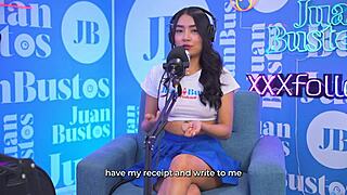 Lille kinky colombiansk Mayraoficial kommer på Sybian maskinen - Juan Bustos Podcast