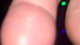 estava fazendo uma live quando minha melhor amiga veio me atacar com sua buceta gostosa no pelo