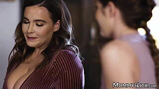 i can't believe nadia noja got caught fingering to a sexy audio file, so hot!