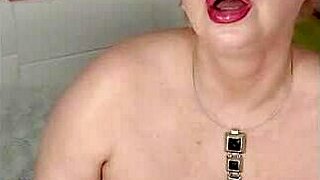 Sexy chubby stepmom masturbates, what a hot mature bitch!