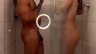 Selvageria gets romantic in the bath with a milf.