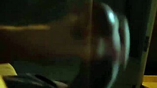 男生在家撸管猛射精