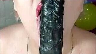 Sexy chubby stepmom masturbates, what a hot mature bitch!