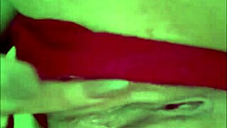 QUE RICO SE MASTURBA ROSSMEXICANA CON SUS MEDIAS ROJAS